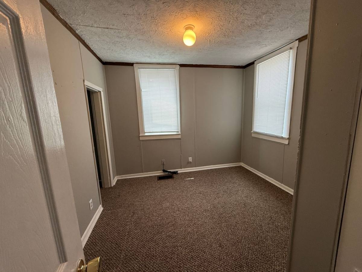 House for rent at 1325 S G St, Elwood, IN 46036