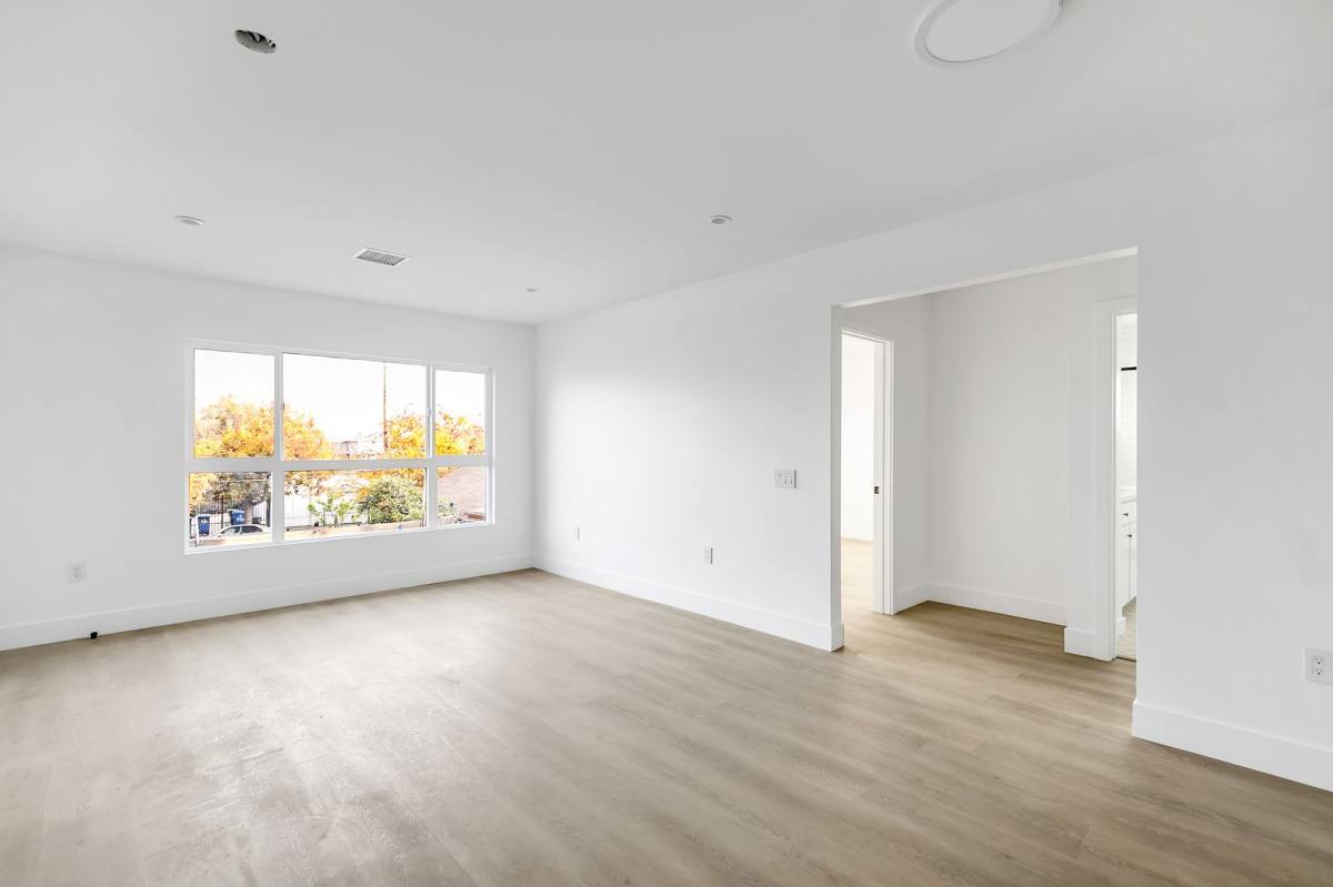 Apartment for rent at 5606 Lexington Ave, Los Angeles, CA 90038