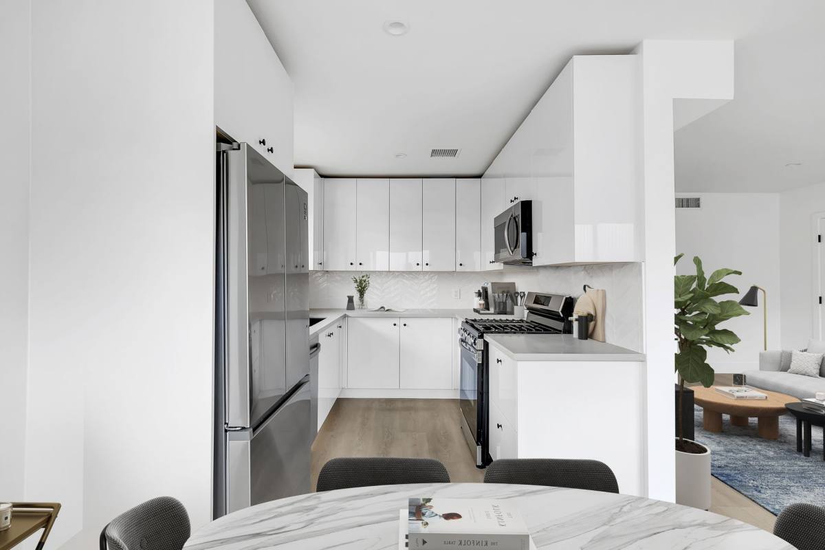 Apartment for rent at 5606 Lexington Ave, Los Angeles, CA 90038