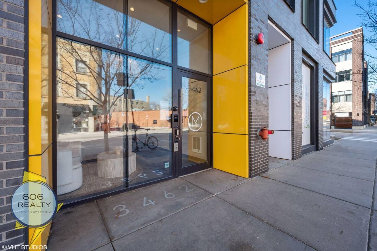 Apartment for rent at 3462 N Lincoln Ave, Chicago, IL 60657