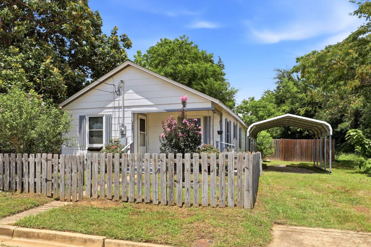 601 E Kay St, Kilgore, TX 75662 - House for Rent