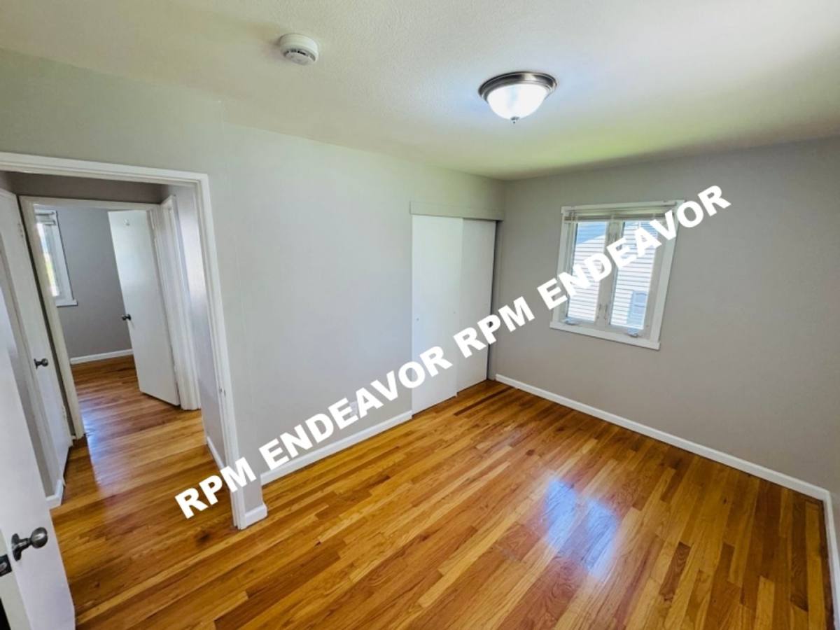 House for rent at 10052 Lilac Ave, Saint Louis, MO 63137