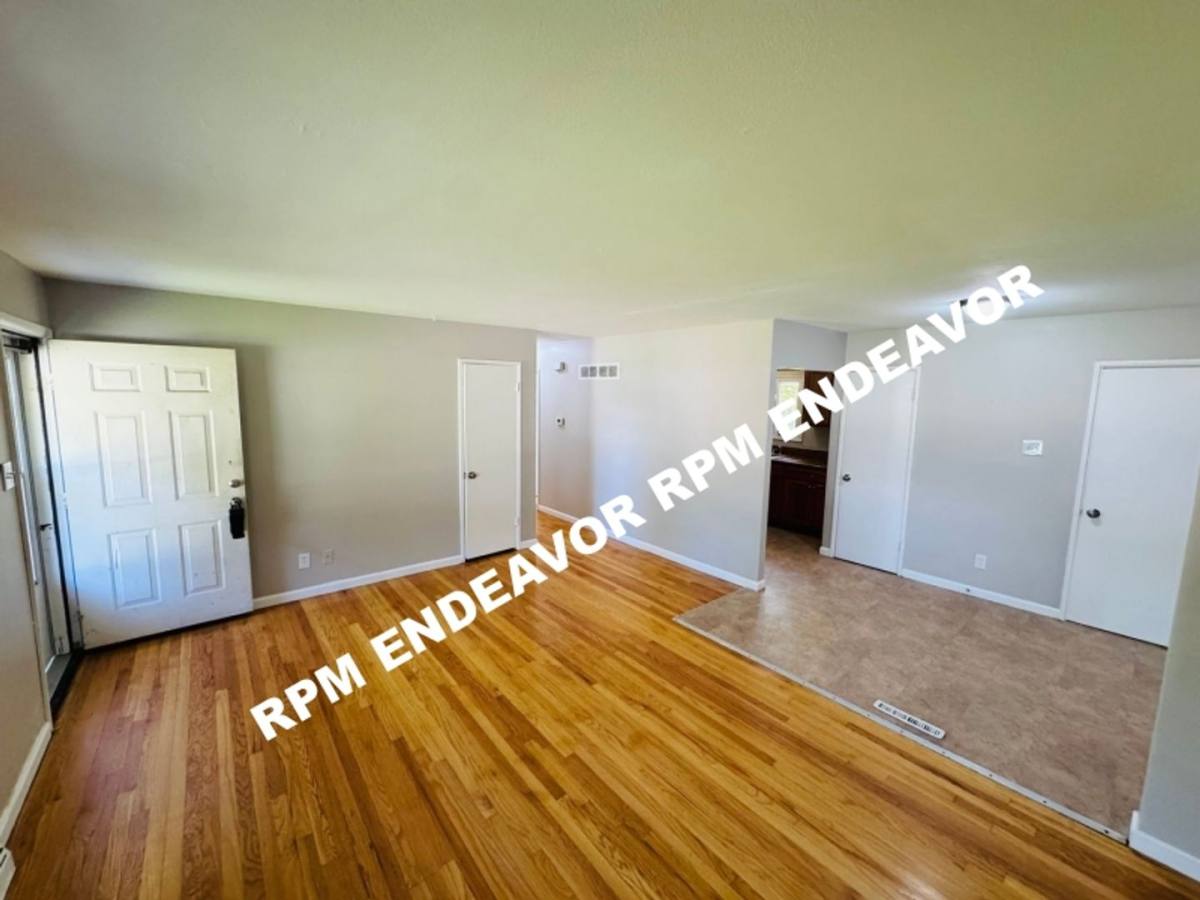 House for rent at 10052 Lilac Ave, Saint Louis, MO 63137