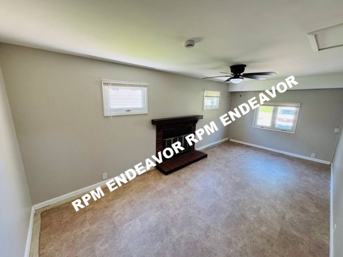 House for rent at 10052 Lilac Ave, Saint Louis, MO 63137