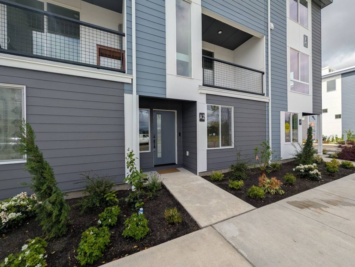 Townhouse for rent at 222 124th St SW, Everett, WA 98201