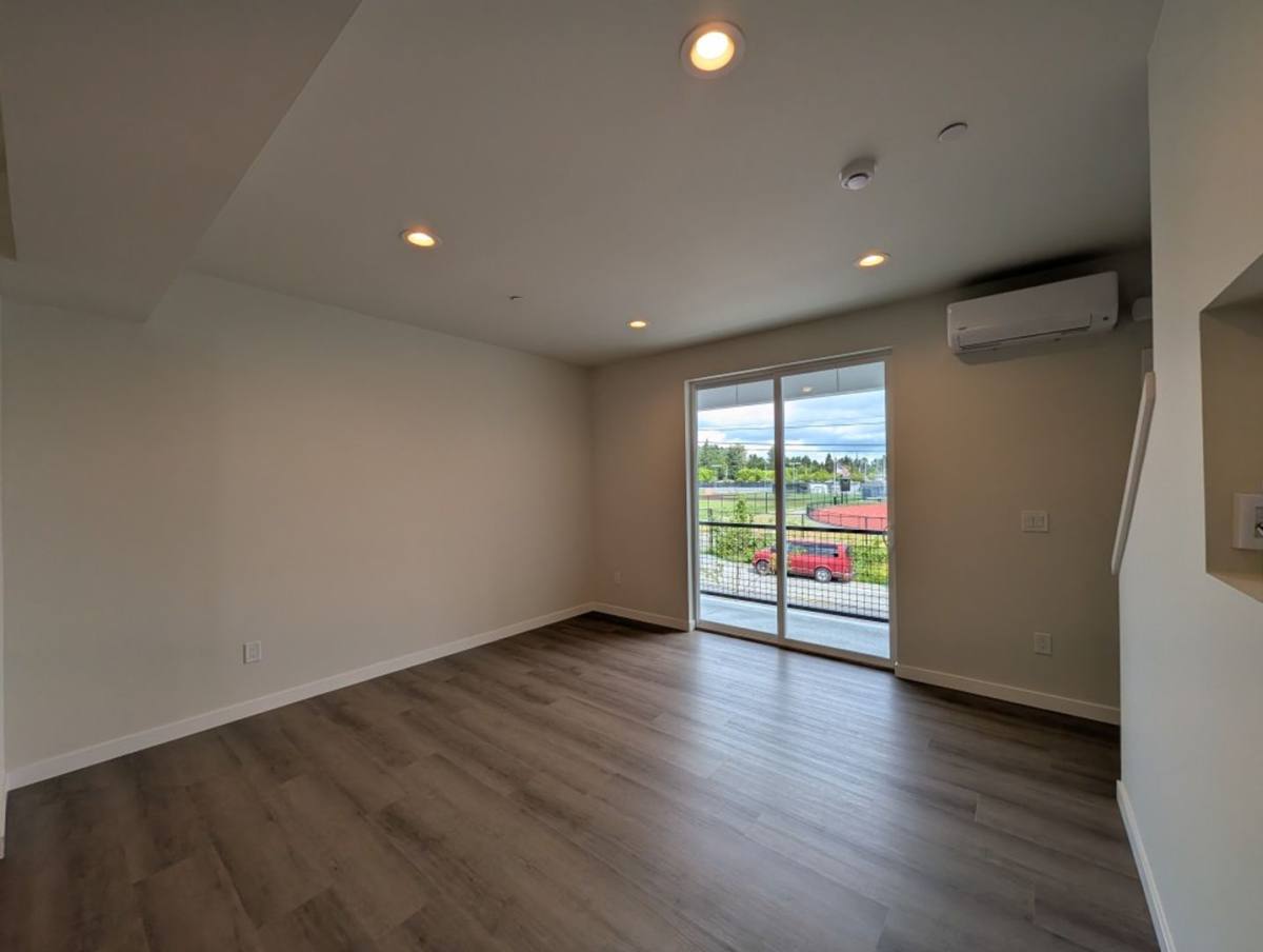 Townhouse for rent at 222 124th St SW, Everett, WA 98201