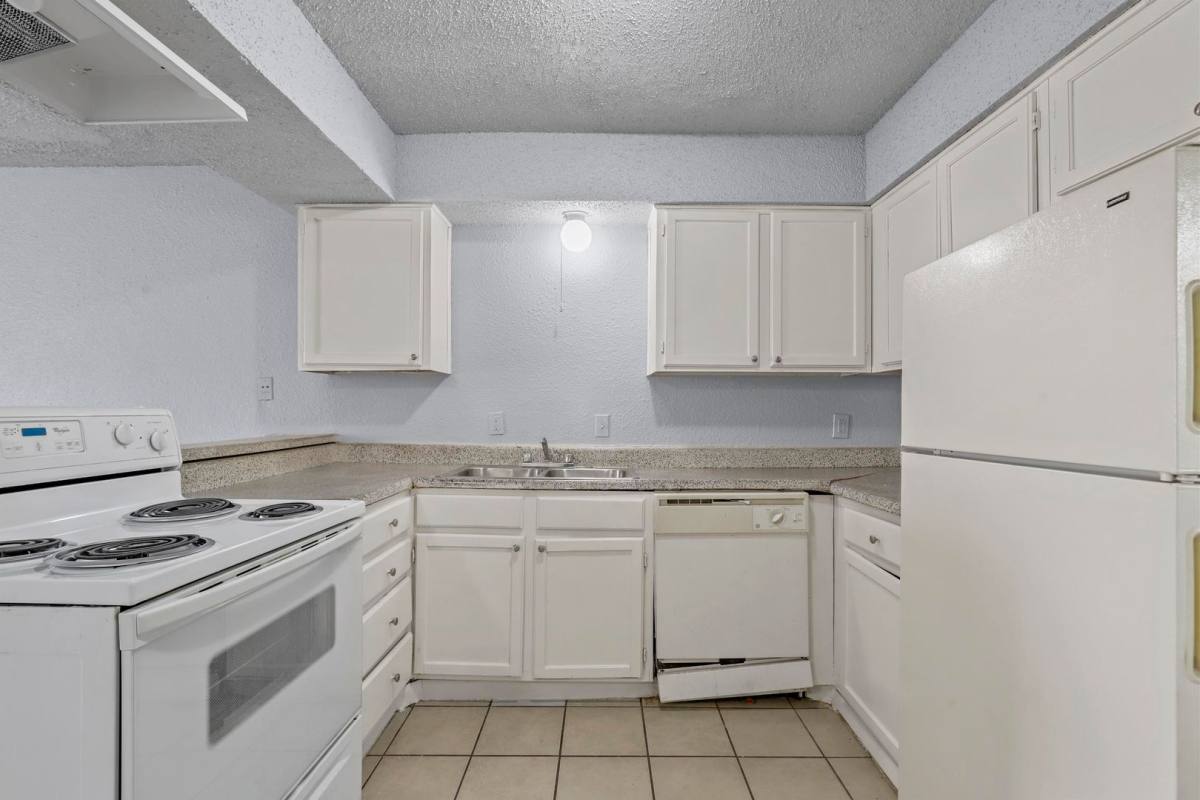 Apartment for rent at 302 N Race St, Fort Worth, TX 76140