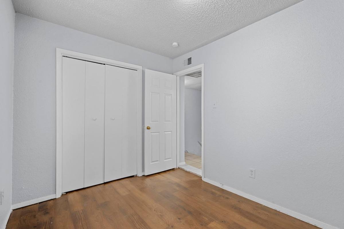 Apartment for rent at 302 N Race St, Fort Worth, TX 76140