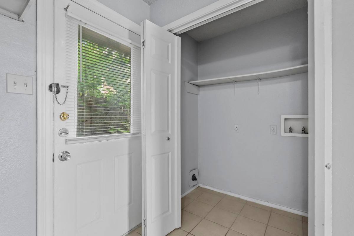 Apartment for rent at 302 N Race St, Fort Worth, TX 76140