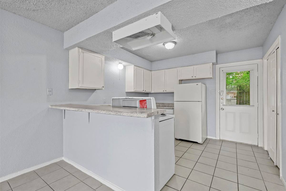 Apartment for rent at 302 N Race St, Fort Worth, TX 76140
