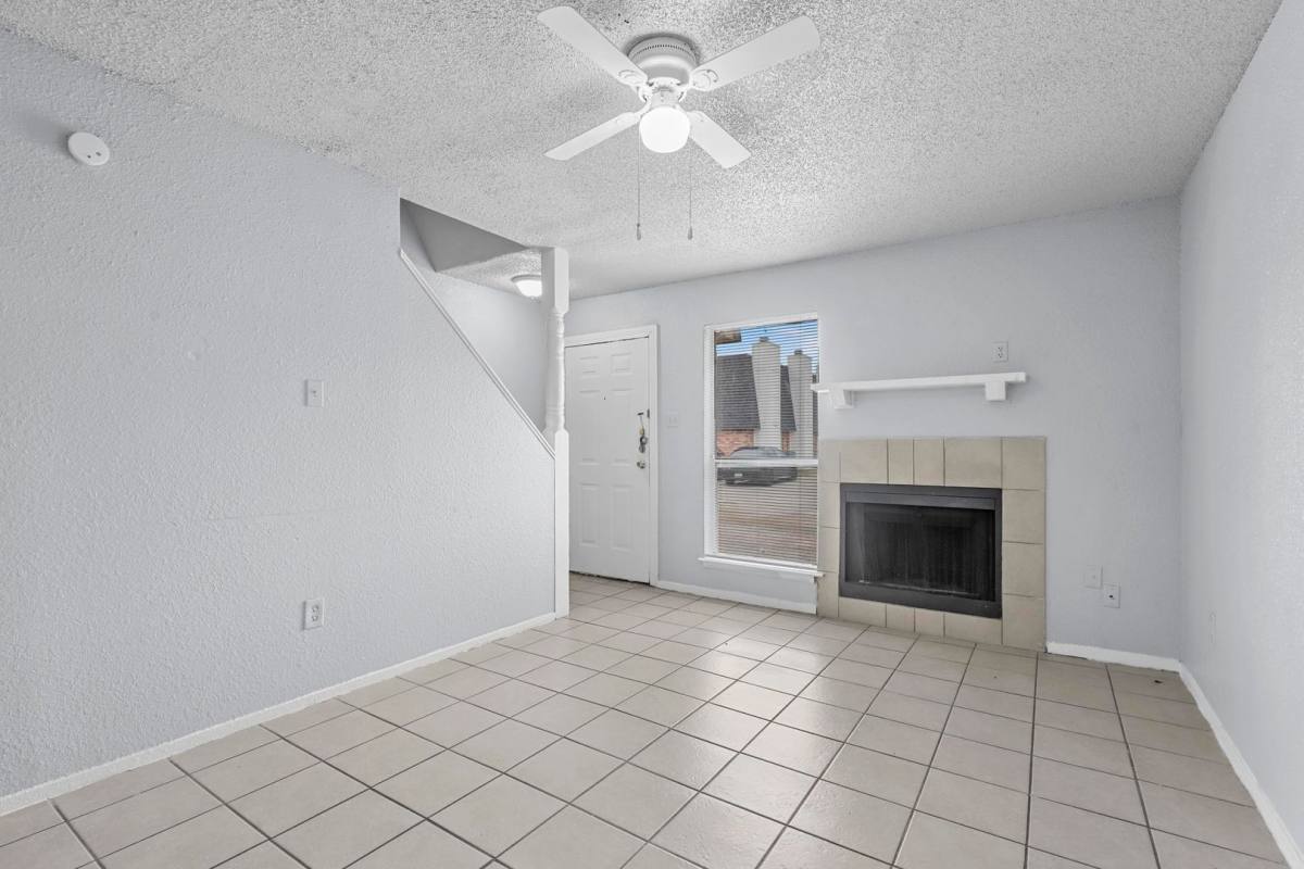 Apartment for rent at 302 N Race St, Fort Worth, TX 76140