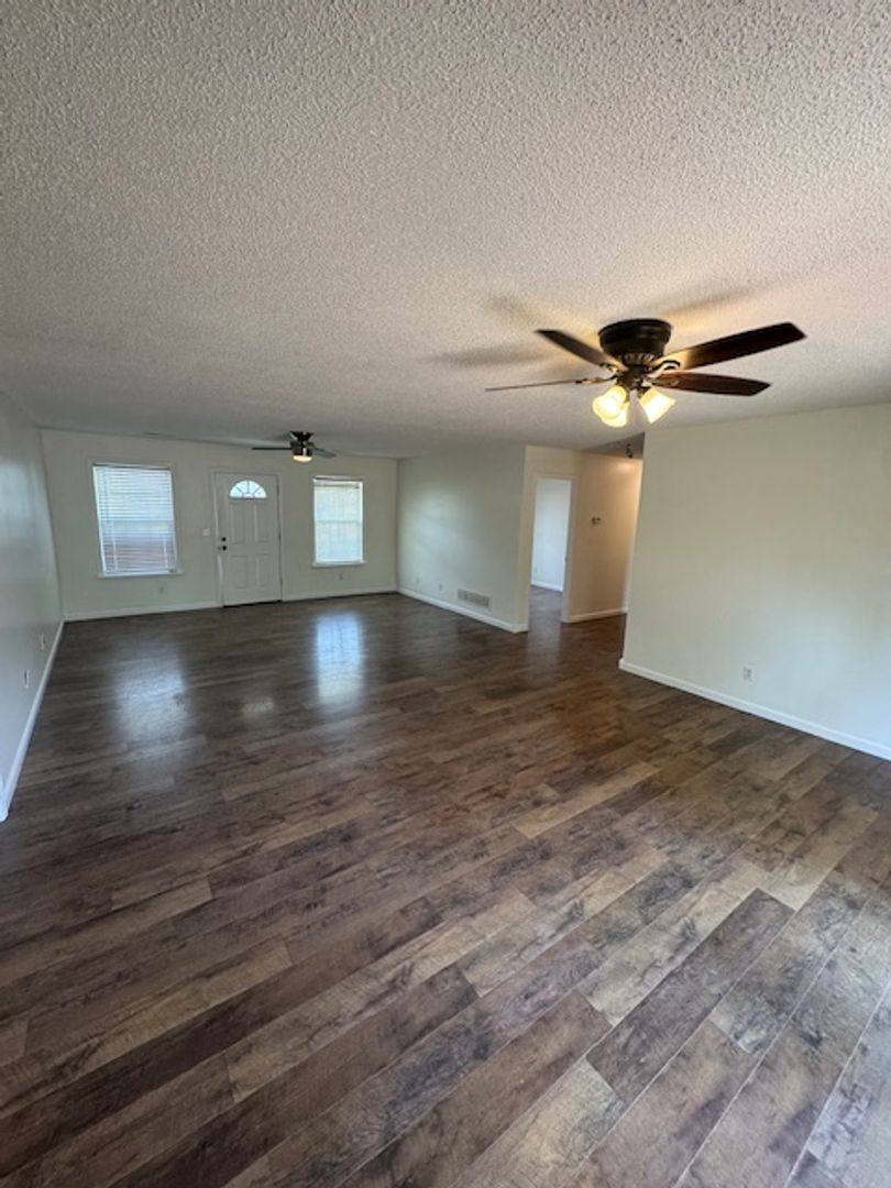 House for rent at 394 Valley View Dr, Vine Grove, KY 40175