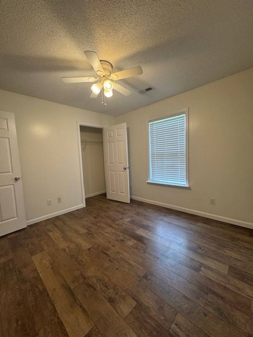 House for rent at 394 Valley View Dr, Vine Grove, KY 40175