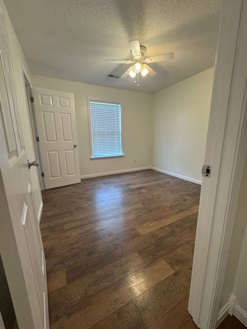 House for rent at 394 Valley View Dr, Vine Grove, KY 40175