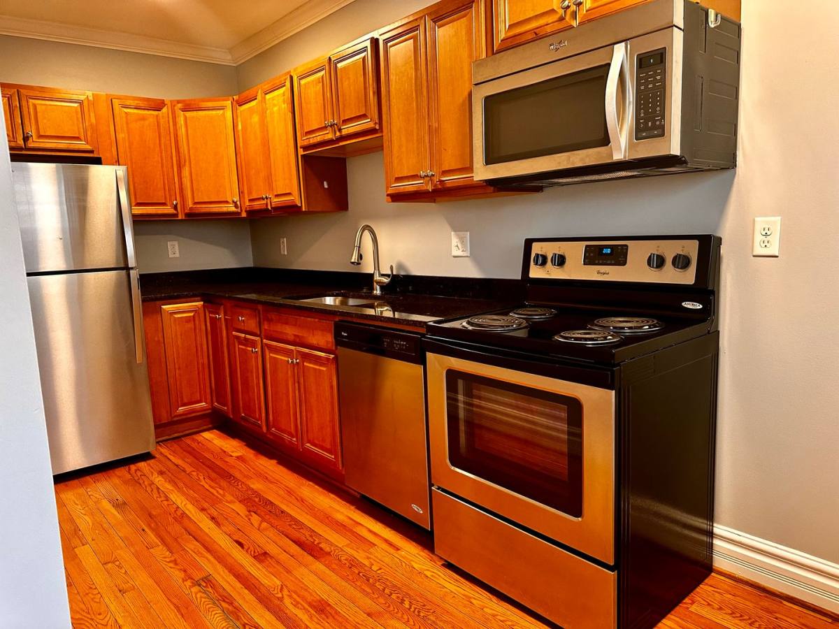 Apartment for rent at 4245 W Pine Blvd, Saint Louis, MO 63108