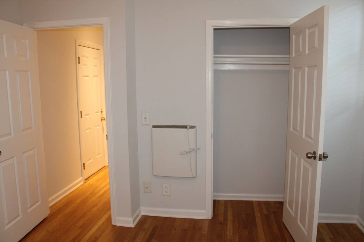 Apartment for rent at 1918 Lakeshore Ave, Oakland, CA 94606