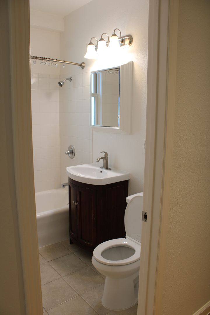 Apartment for rent at 1918 Lakeshore Ave, Oakland, CA 94606