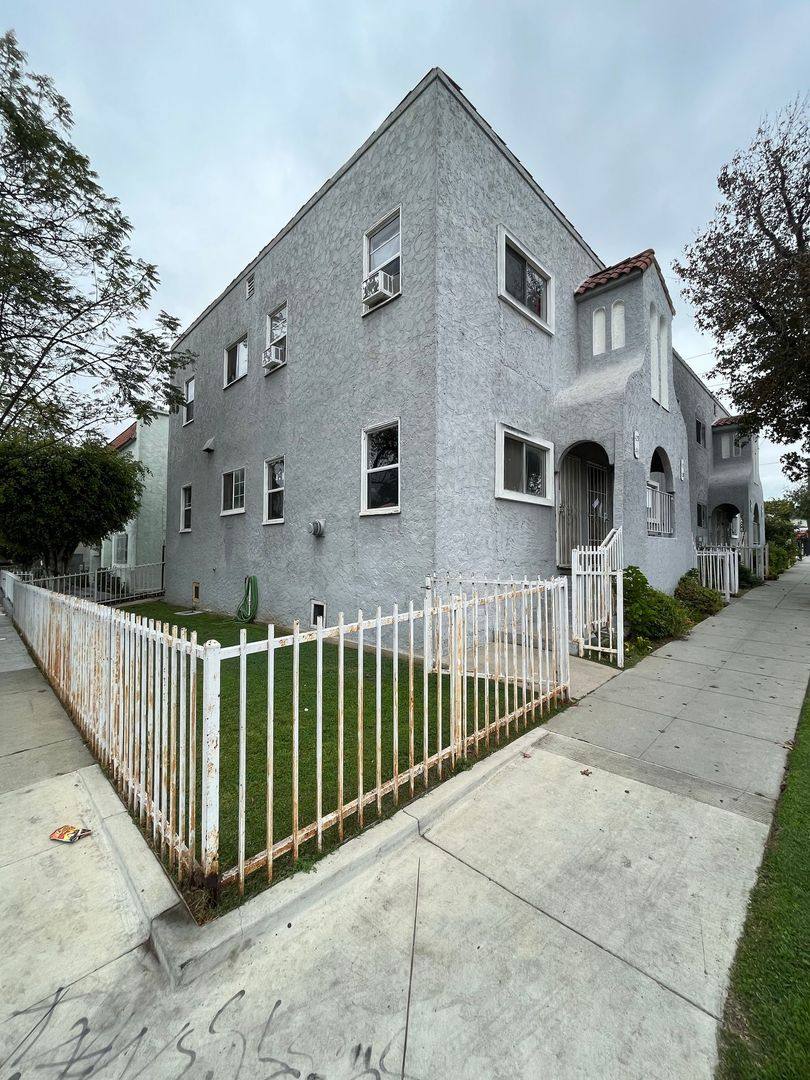 Apartment for rent at 417-453 W Cowles St, Long Beach, CA 90813