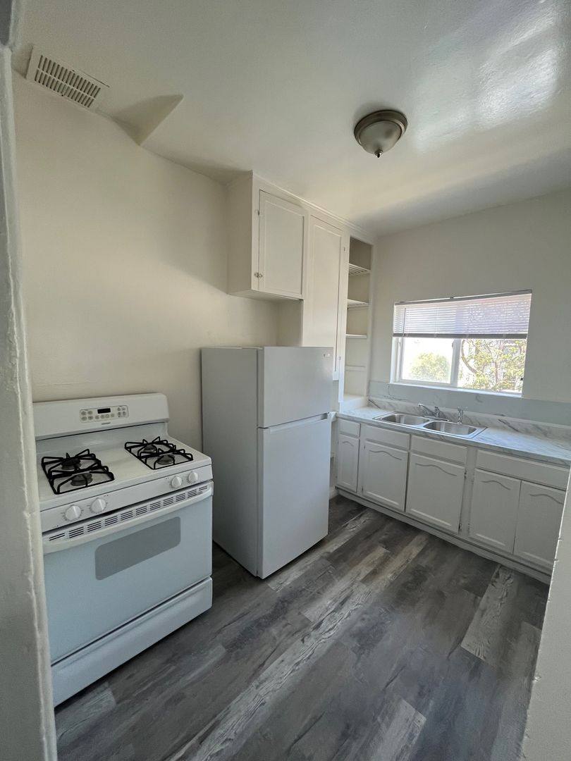 Apartment for rent at 417-453 W Cowles St, Long Beach, CA 90813