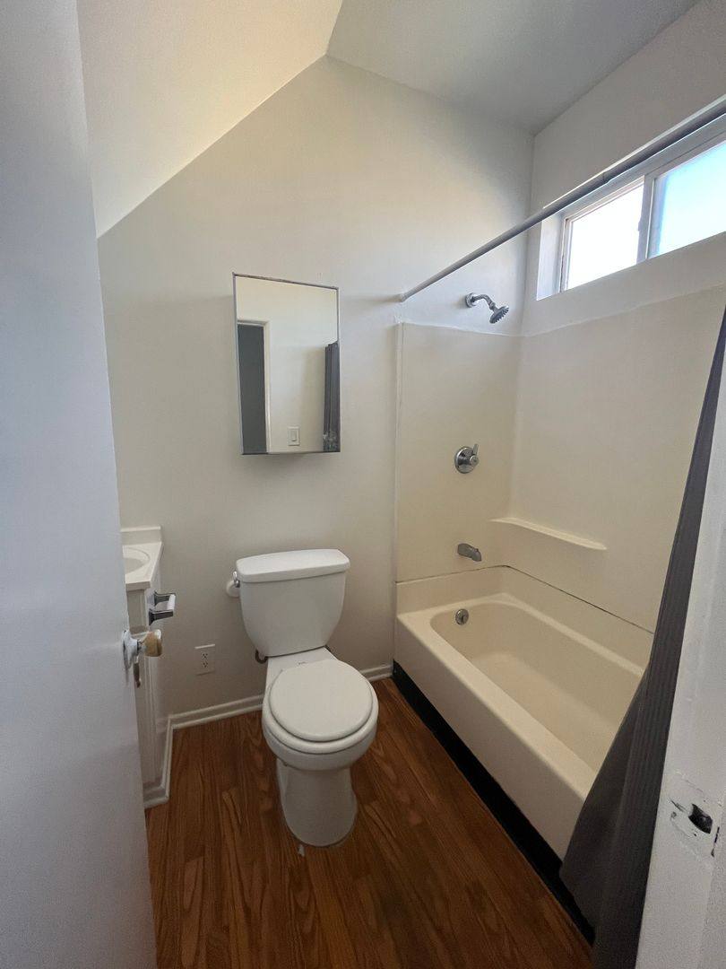 Apartment for rent at 417-453 W Cowles St, Long Beach, CA 90813