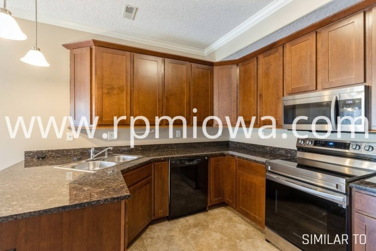 Apartment for rent at 14115 Airline Ave, Urbandale, IA 50323