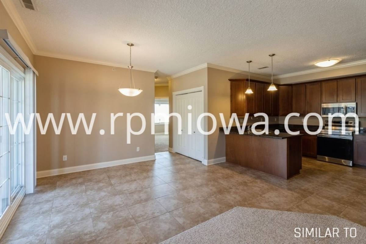 Apartment for rent at 14115 Airline Ave, Urbandale, IA 50323
