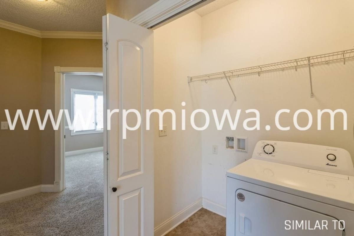 Apartment for rent at 14115 Airline Ave, Urbandale, IA 50323