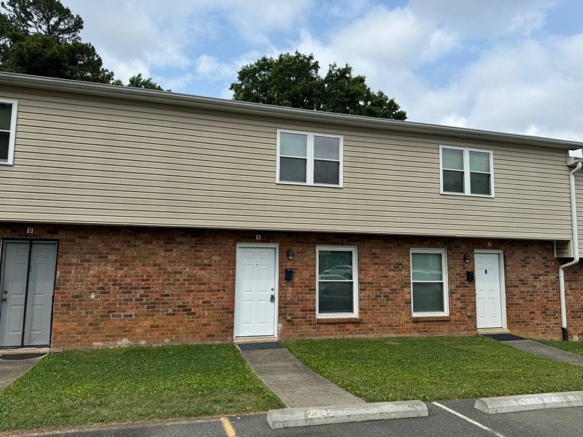 Apartment for rent at 2345 Carmine St, Charlotte, NC 28206