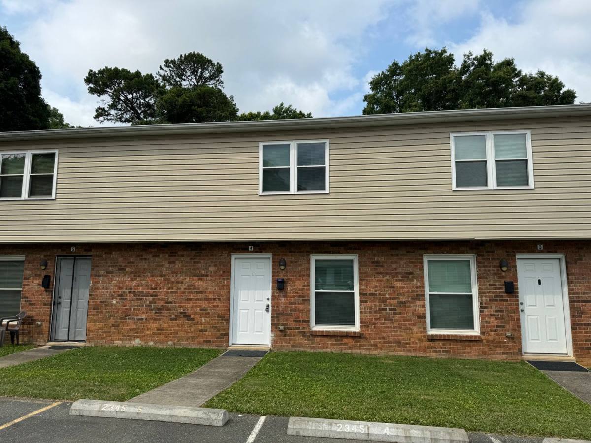 Apartment for rent at 2345 Carmine St, Charlotte, NC 28206