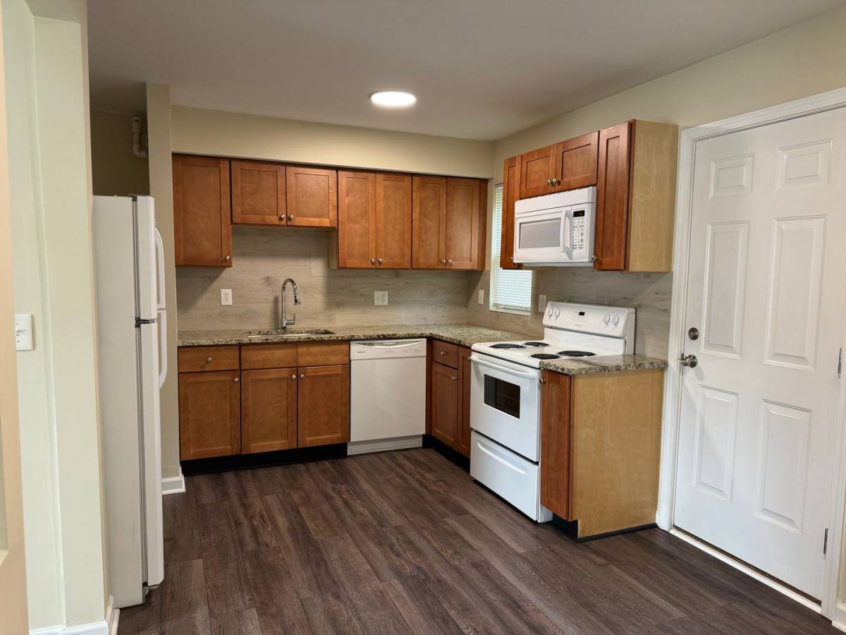 Apartment for rent at 2345 Carmine St, Charlotte, NC 28206