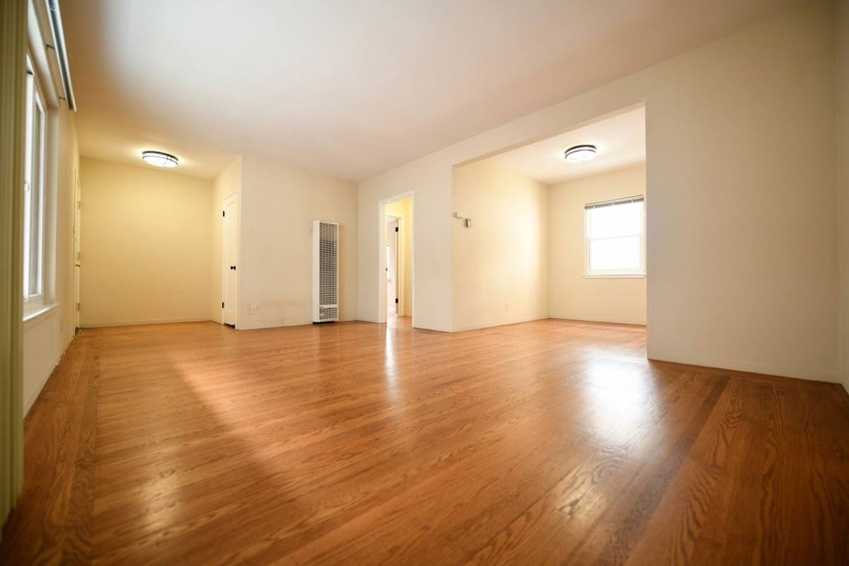 Apartment for rent at 275 Macarthur Blvd, Oakland, CA 94610