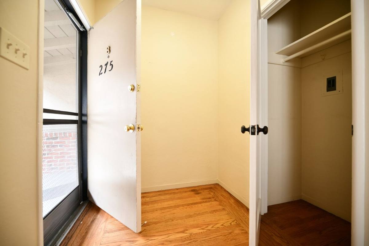 Apartment for rent at 275 Macarthur Blvd, Oakland, CA 94610