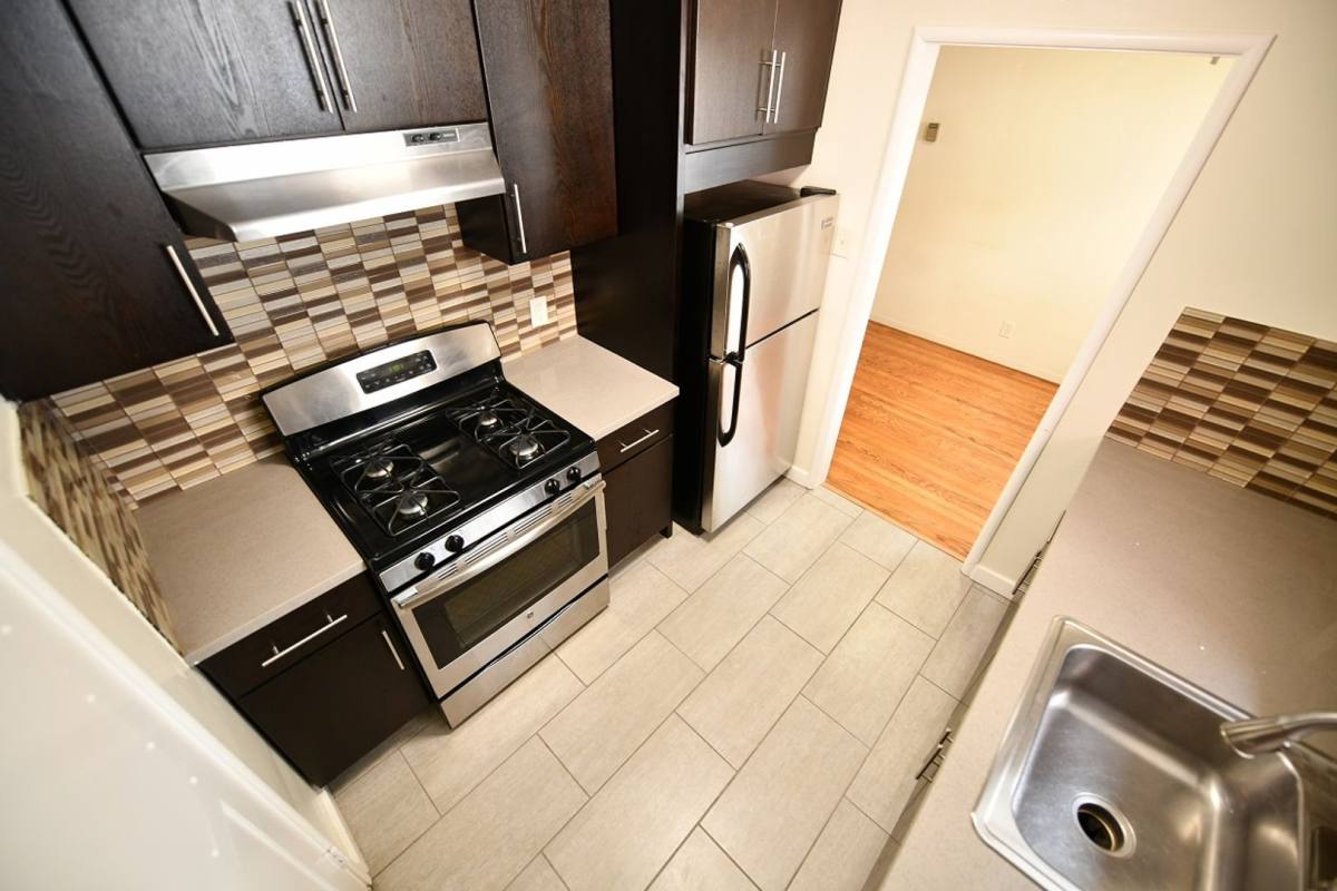 Apartment for rent at 275 Macarthur Blvd, Oakland, CA 94610