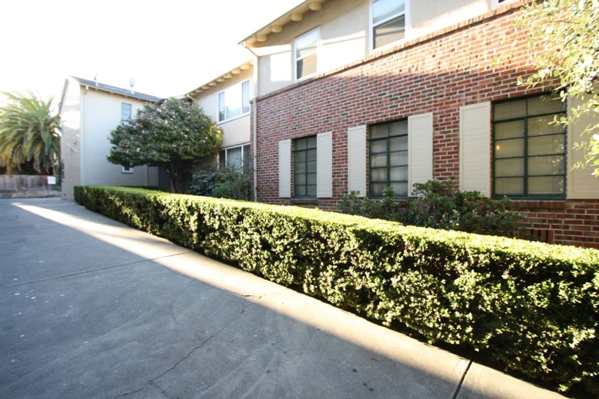 Apartment for rent at 275 Macarthur Blvd, Oakland, CA 94610