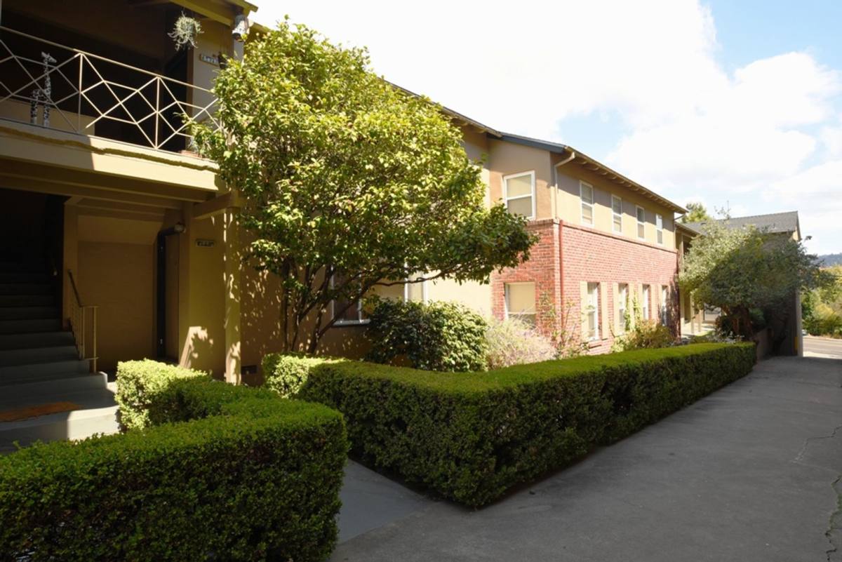 Apartment for rent at 275 Macarthur Blvd, Oakland, CA 94610
