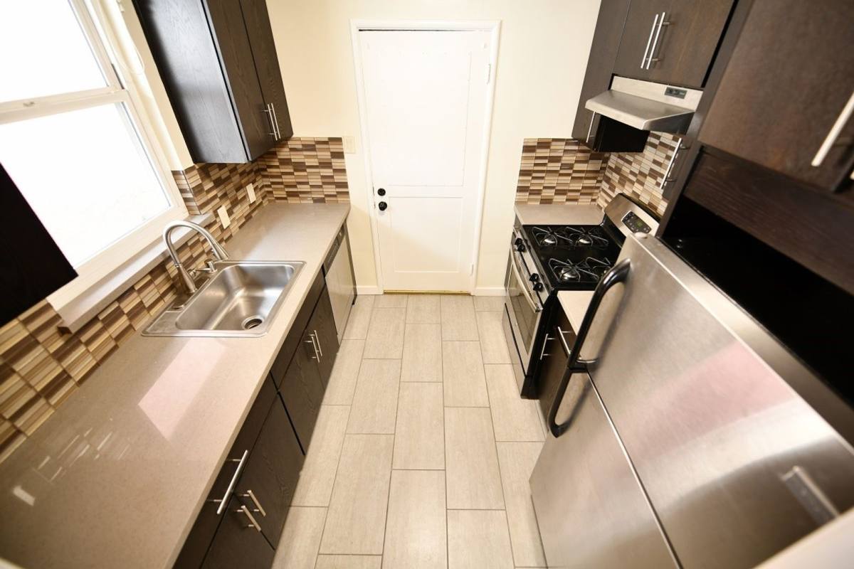 Apartment for rent at 275 Macarthur Blvd, Oakland, CA 94610