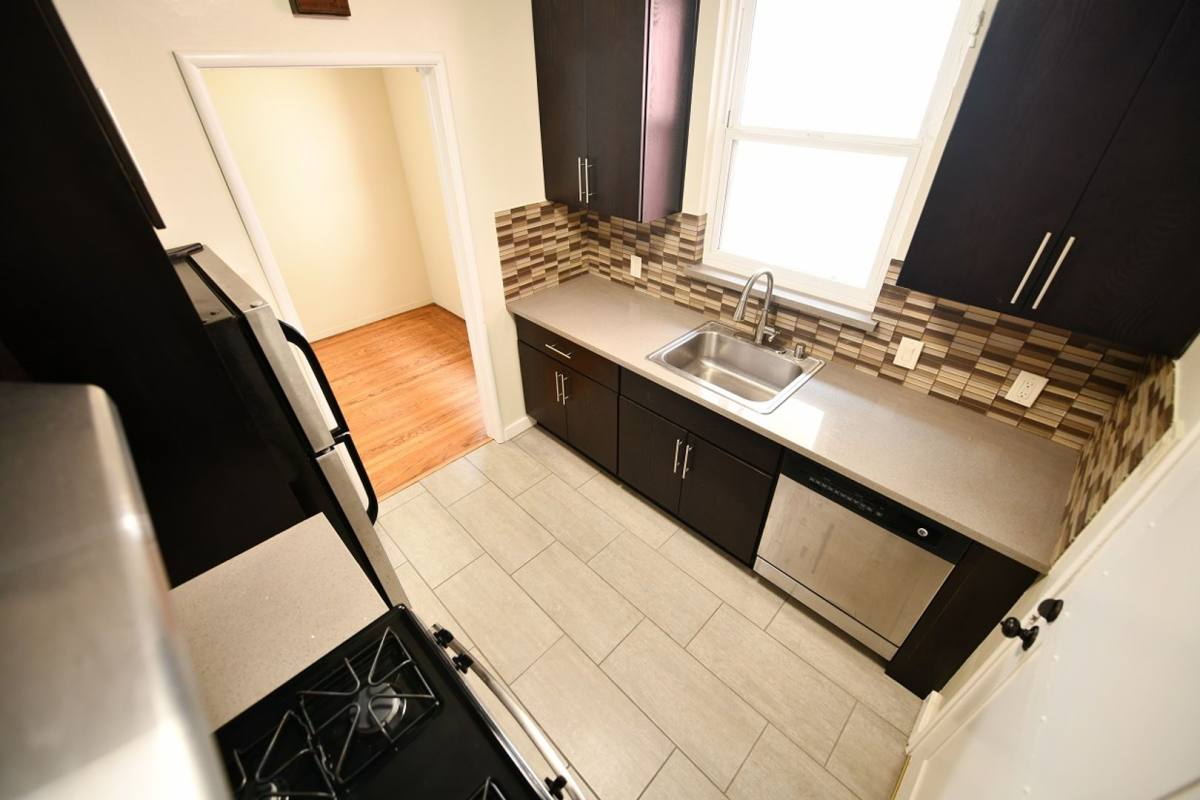 Apartment for rent at 275 Macarthur Blvd, Oakland, CA 94610