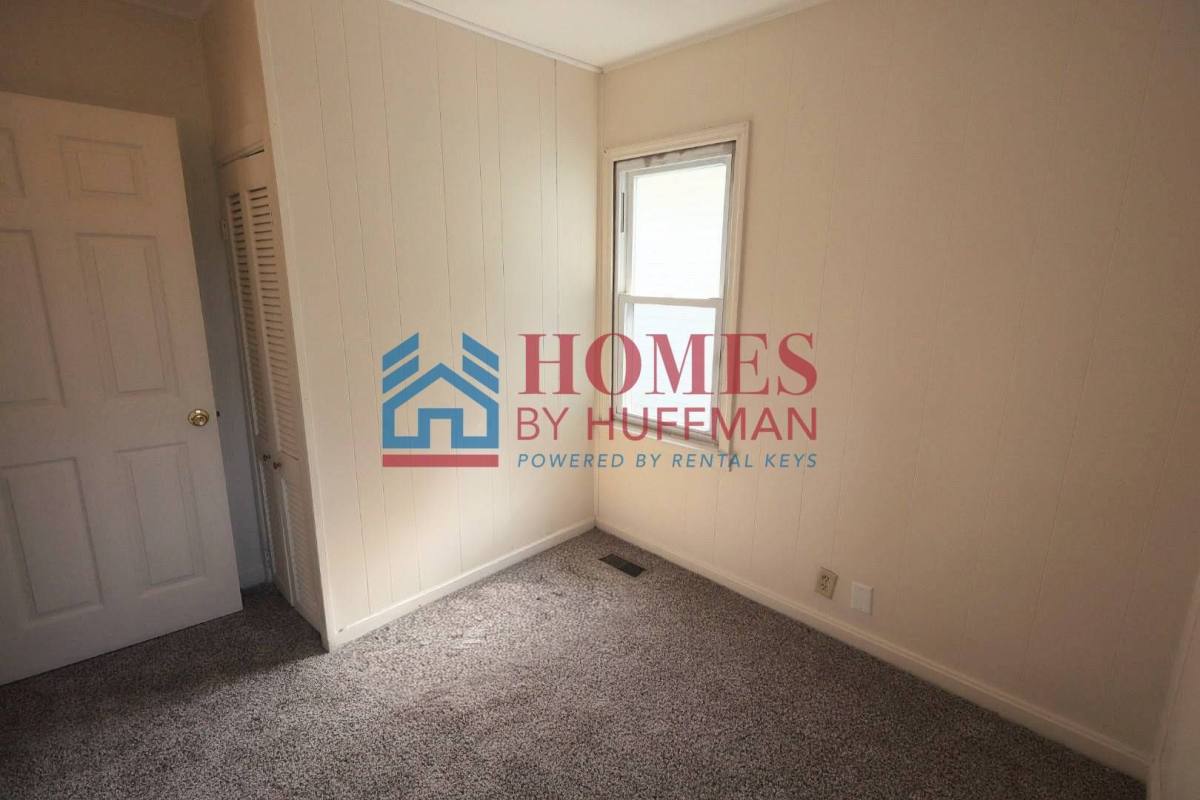 House for rent at 1413 E Illinois St, Evansville, IN 47711