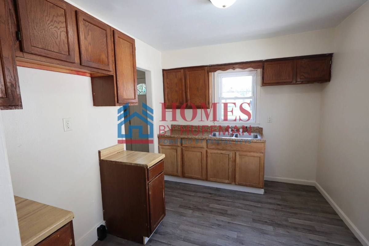 House for rent at 1413 E Illinois St, Evansville, IN 47711