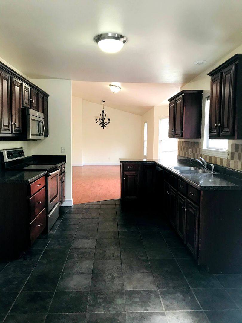 House for rent at 1652 Cedar St, Fayetteville, AR 72703