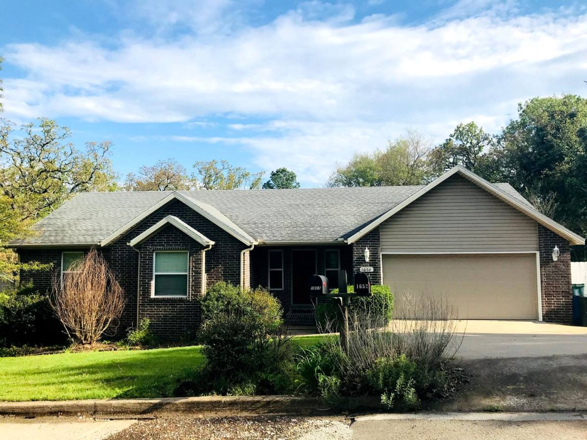 House for rent at 1652 Cedar St, Fayetteville, AR 72703
