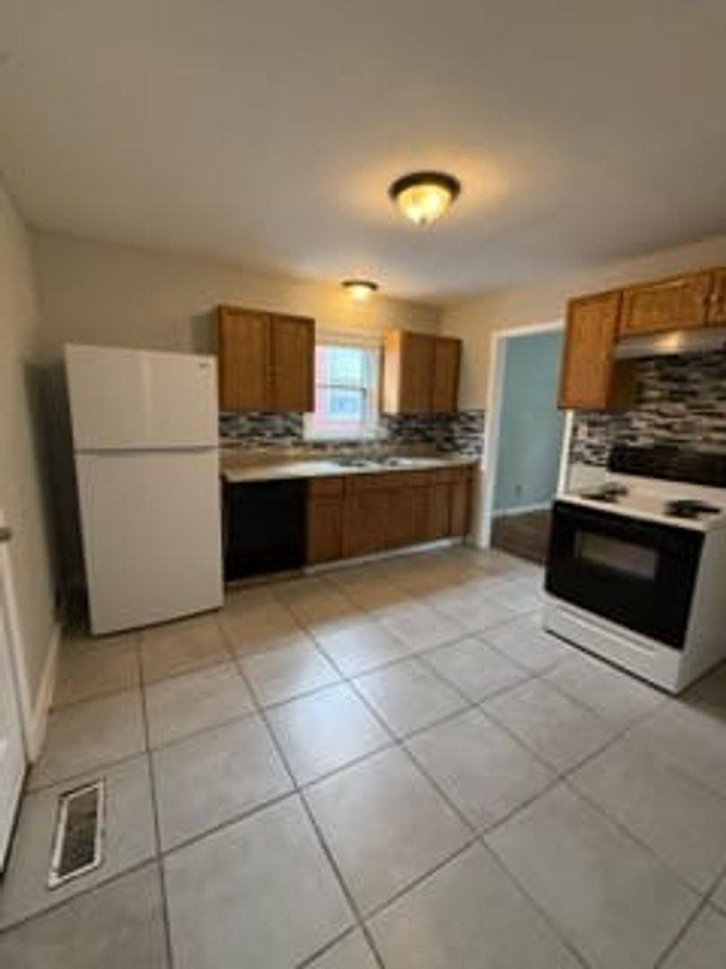 House for rent at 6626 College Ave, Kansas City, MO 64132