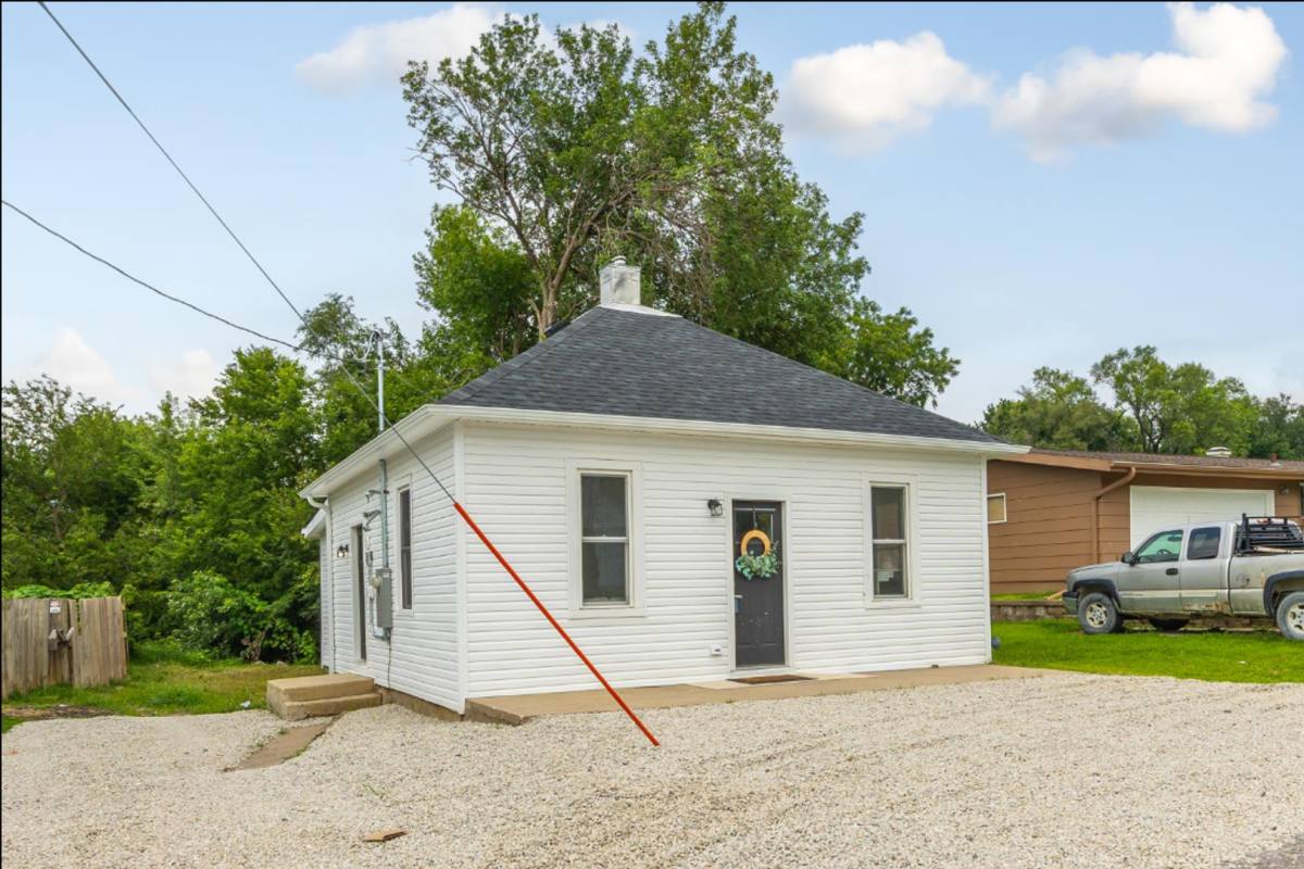 House for rent at 104 E Florence St, Crescent, IA 51526