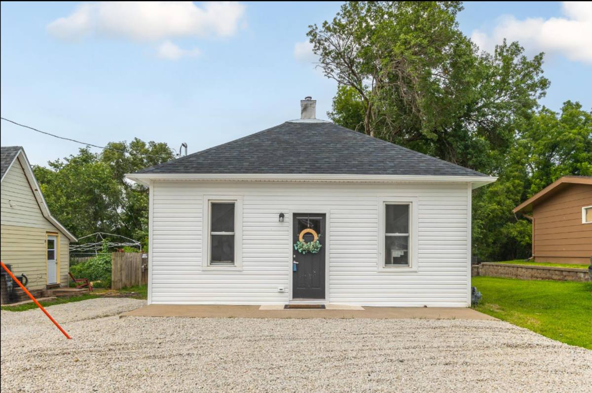 House for rent at 104 E Florence St, Crescent, IA 51526