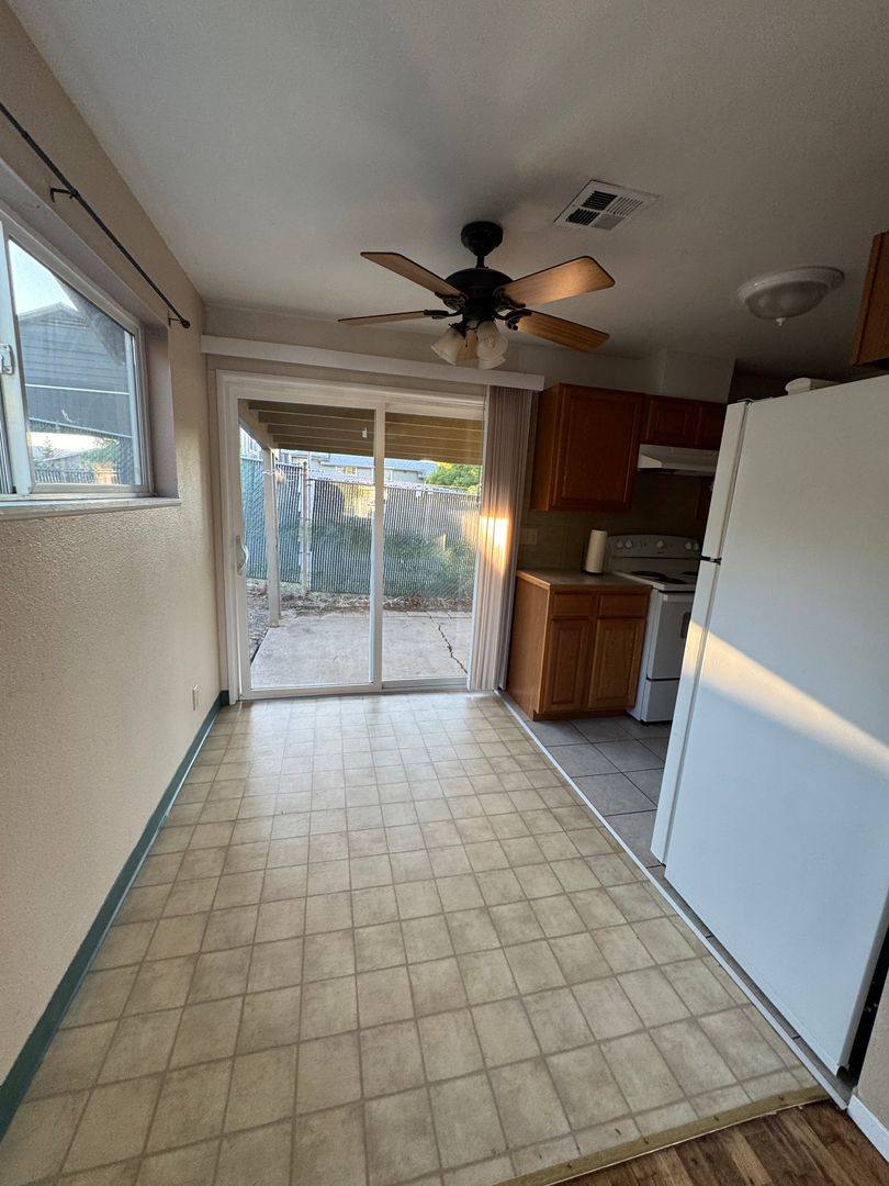House for rent at 1068 Pilger St, Roseburg, OR 97471