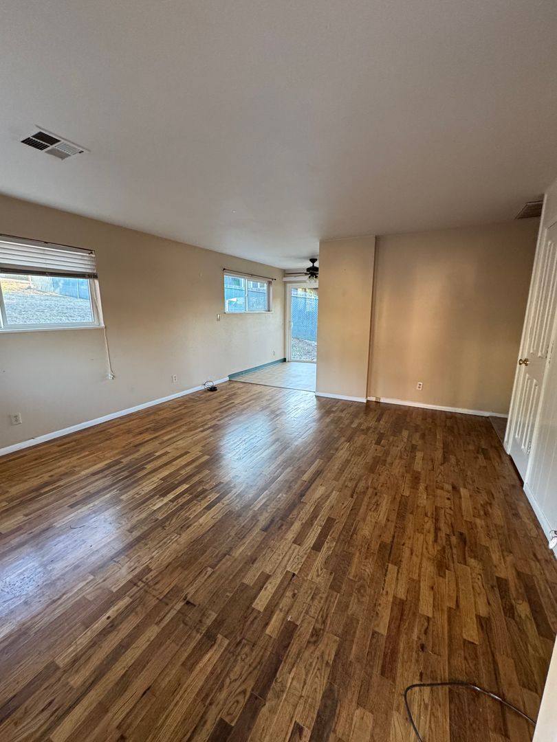 House for rent at 1068 Pilger St, Roseburg, OR 97471