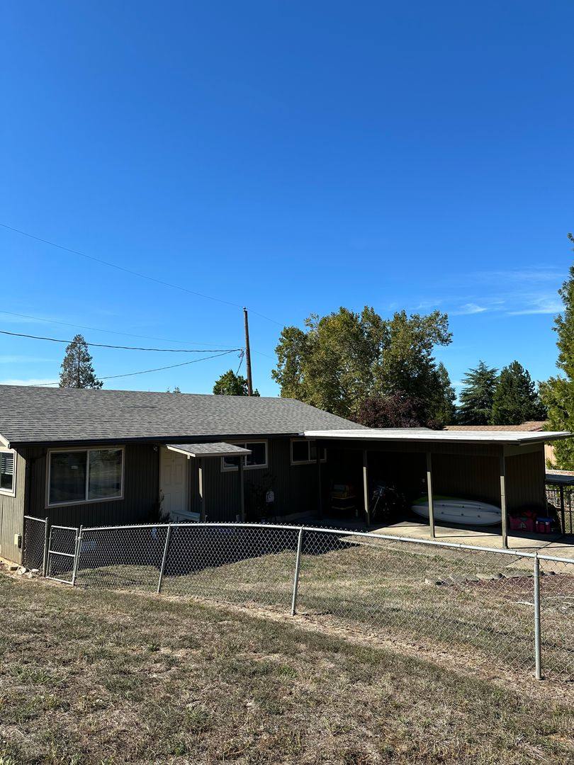 House for rent at 1068 Pilger St, Roseburg, OR 97471