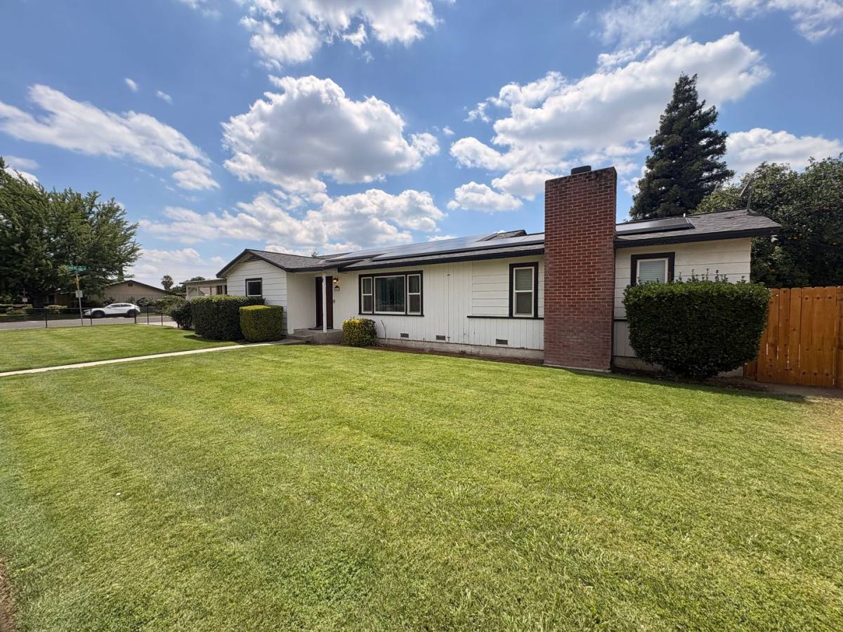 House for rent at 1035 S Woodland St, Visalia, CA 93277
