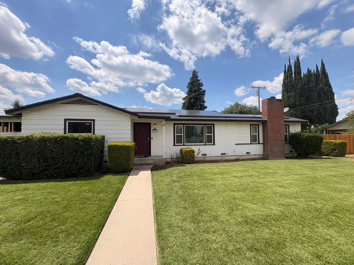 House for rent at 1035 S Woodland St, Visalia, CA 93277