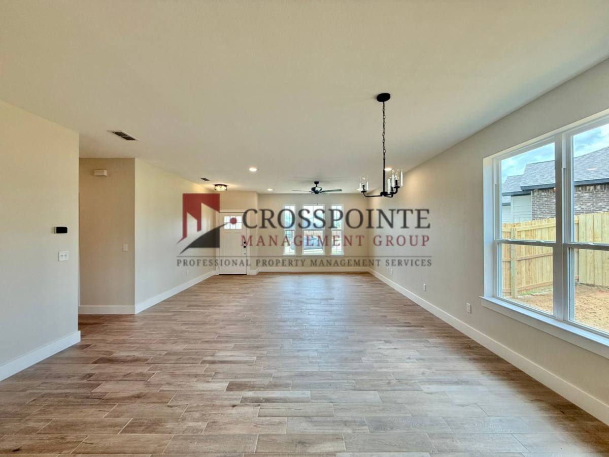 House for rent at 17430 Crossing Circle, Lindale, TX 75771